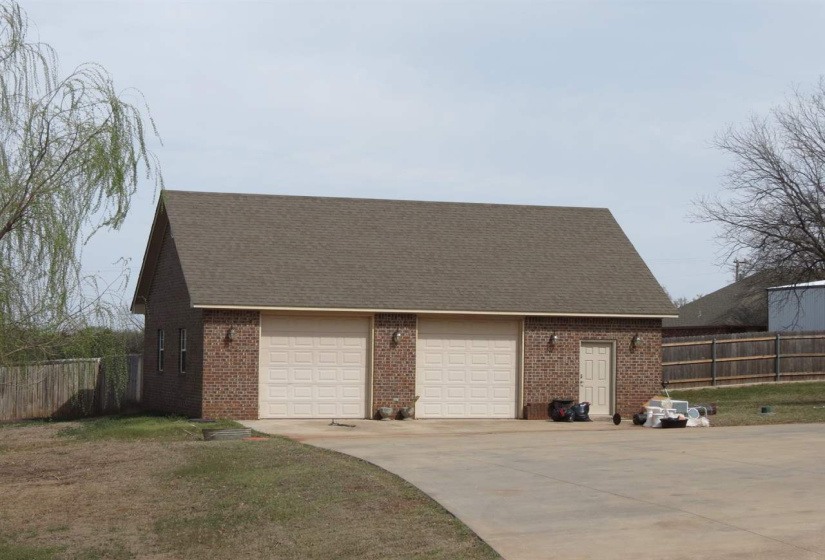 4 Bedrooms Bedrooms, ,2 BathroomsBathrooms,Residential,Single Family,White Oak,1,131643