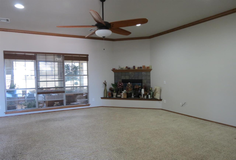 4 Bedrooms Bedrooms, ,2 BathroomsBathrooms,Residential,Single Family,White Oak,1,131643