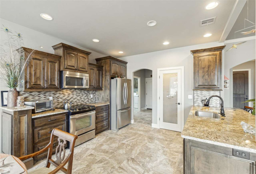3 Bedrooms Bedrooms, ,2 BathroomsBathrooms,Residential,Single Family,Aloysius,1,131652
