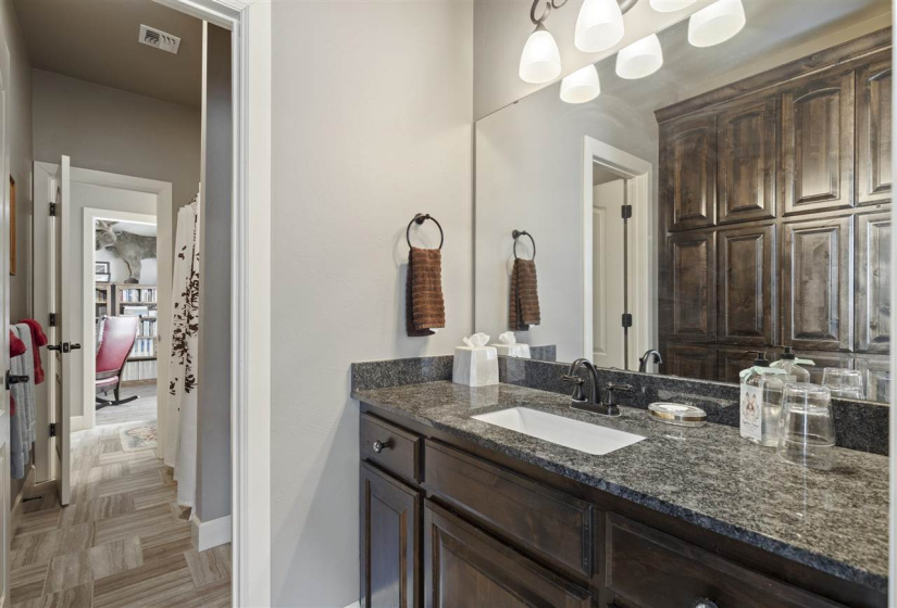 3 Bedrooms Bedrooms, ,2 BathroomsBathrooms,Residential,Single Family,Aloysius,1,131652