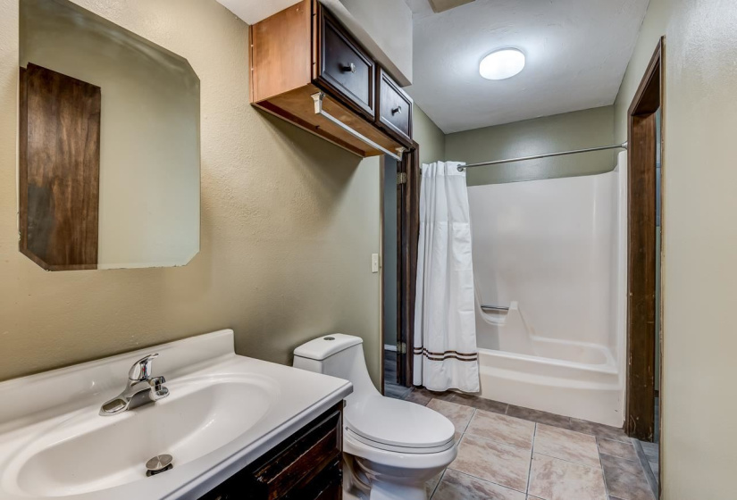 3 Bedrooms Bedrooms, ,1 BathroomBathrooms,Residential,Single Family,4th,1,131654