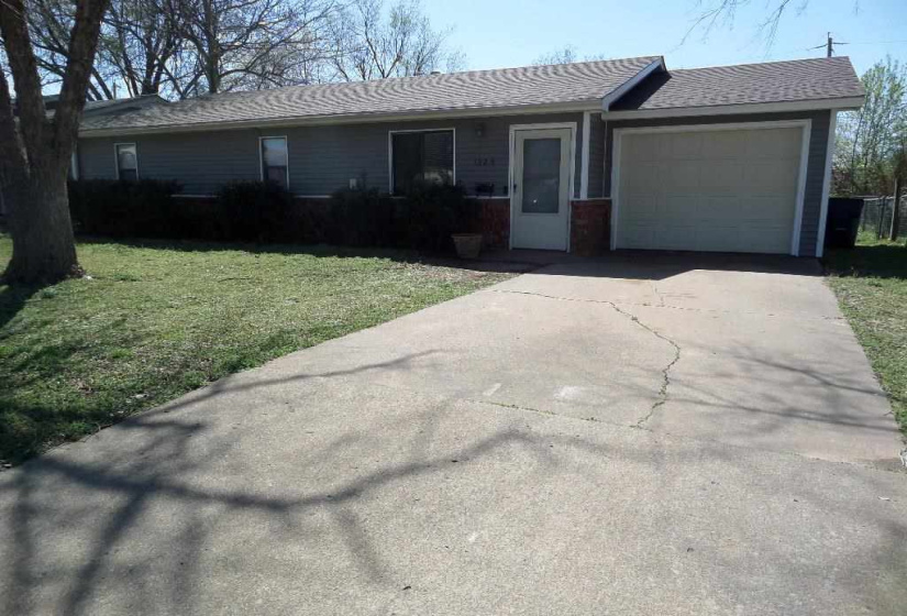 3 Bedrooms Bedrooms, ,1 BathroomBathrooms,Residential,Single Family,4th,1,131654