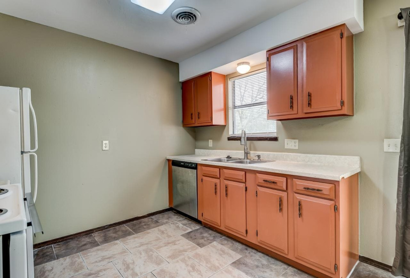 3 Bedrooms Bedrooms, ,1 BathroomBathrooms,Residential,Single Family,4th,1,131654