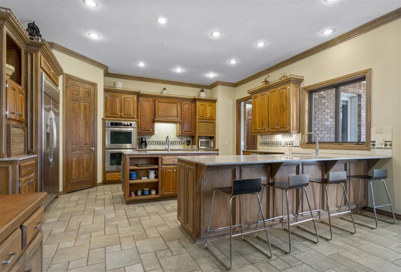 5 Bedrooms Bedrooms, 0 ,4 BathroomsBathrooms,Residential,Single Family,Champion,1.5,131655