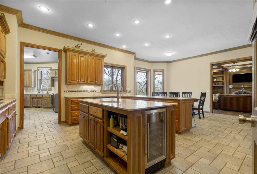 5 Bedrooms Bedrooms, 0 ,4 BathroomsBathrooms,Residential,Single Family,Champion,1.5,131655