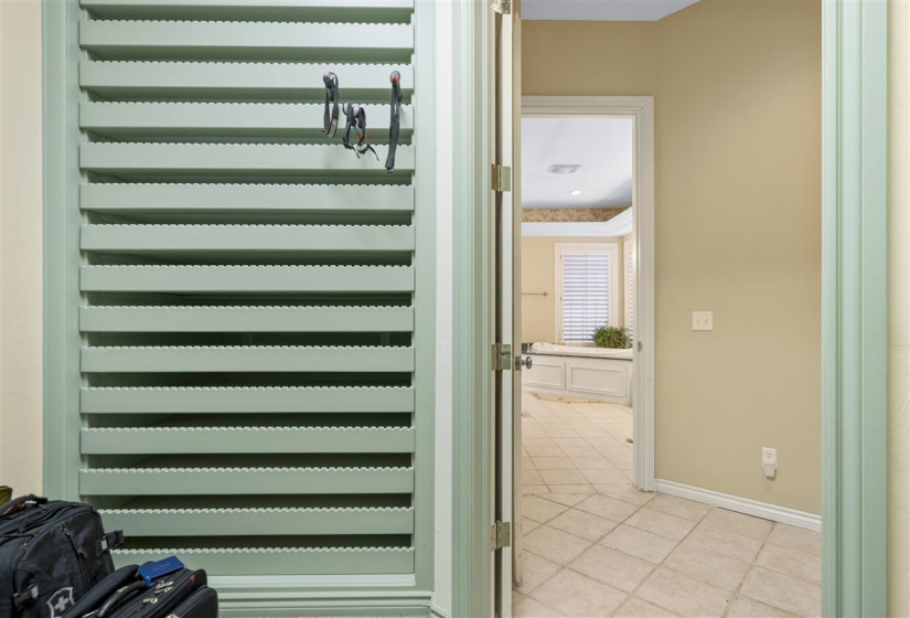 5 Bedrooms Bedrooms, 0 ,4 BathroomsBathrooms,Residential,Single Family,Champion,1.5,131655