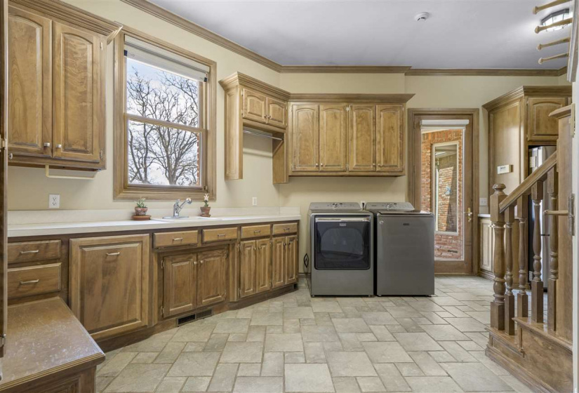 5 Bedrooms Bedrooms, 0 ,4 BathroomsBathrooms,Residential,Single Family,Champion,1.5,131655