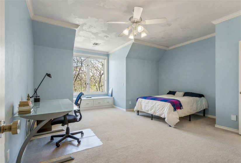 5 Bedrooms Bedrooms, 0 ,4 BathroomsBathrooms,Residential,Single Family,Champion,1.5,131655