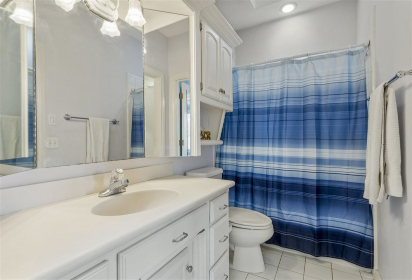 5 Bedrooms Bedrooms, 0 ,4 BathroomsBathrooms,Residential,Single Family,Champion,1.5,131655
