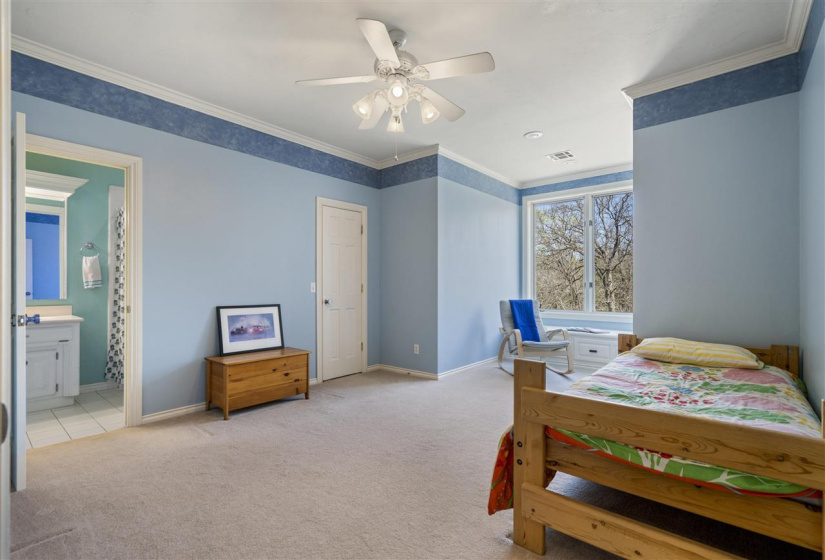 5 Bedrooms Bedrooms, 0 ,4 BathroomsBathrooms,Residential,Single Family,Champion,1.5,131655