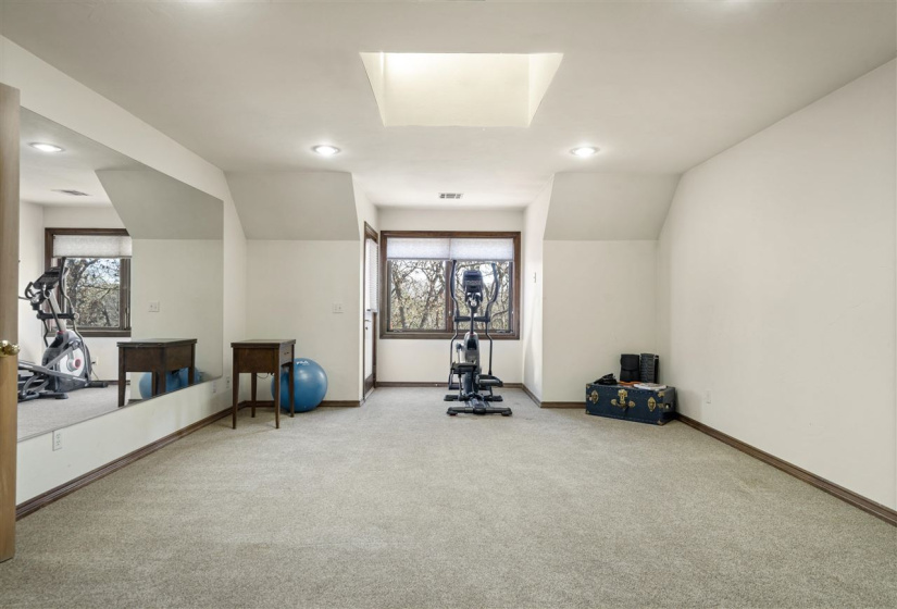 5 Bedrooms Bedrooms, 0 ,4 BathroomsBathrooms,Residential,Single Family,Champion,1.5,131655