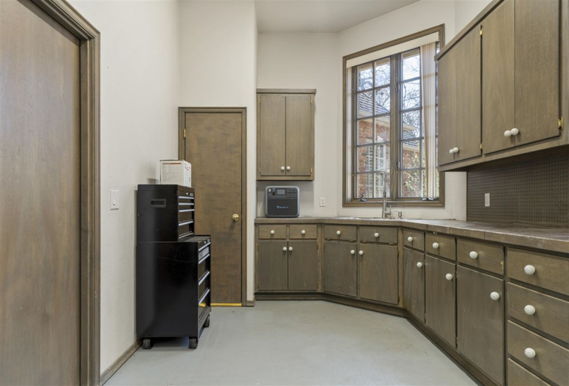 5 Bedrooms Bedrooms, 0 ,4 BathroomsBathrooms,Residential,Single Family,Champion,1.5,131655