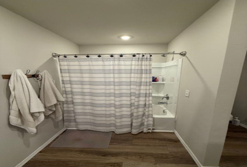 3 Bedrooms Bedrooms, 0 ,2 BathroomsBathrooms,Residential,Single Family,18th,2,131658