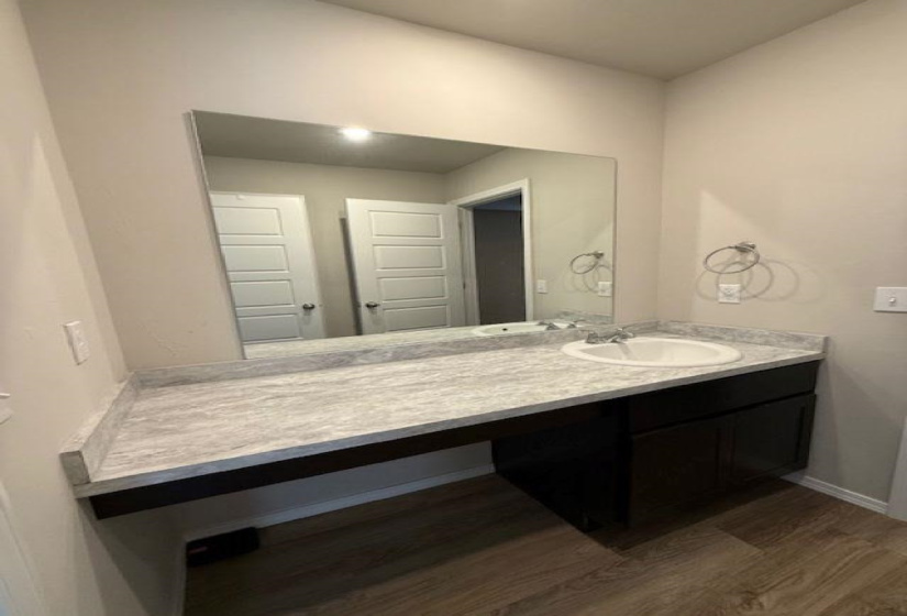 3 Bedrooms Bedrooms, 0 ,2 BathroomsBathrooms,Residential,Single Family,18th,2,131658