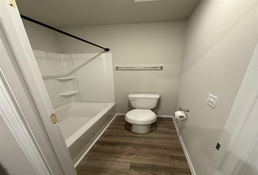 3 Bedrooms Bedrooms, 0 ,2 BathroomsBathrooms,Residential,Single Family,18th,2,131658