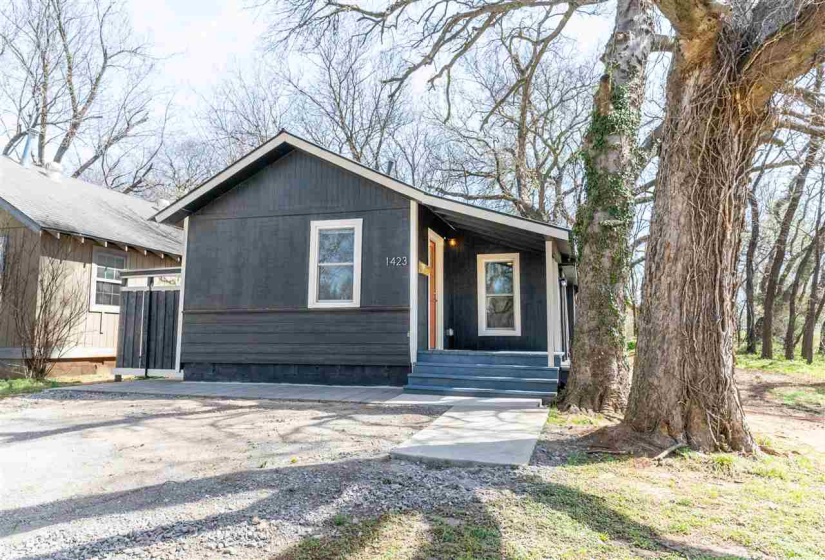 1 Bedroom Bedrooms, ,1 BathroomBathrooms,Residential,Single Family,Husband,1,131659