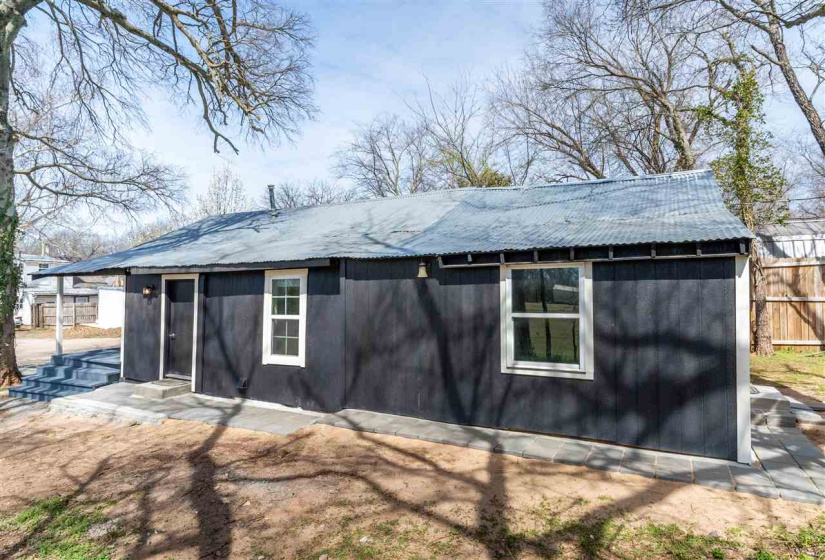 1 Bedroom Bedrooms, ,1 BathroomBathrooms,Residential,Single Family,Husband,1,131659