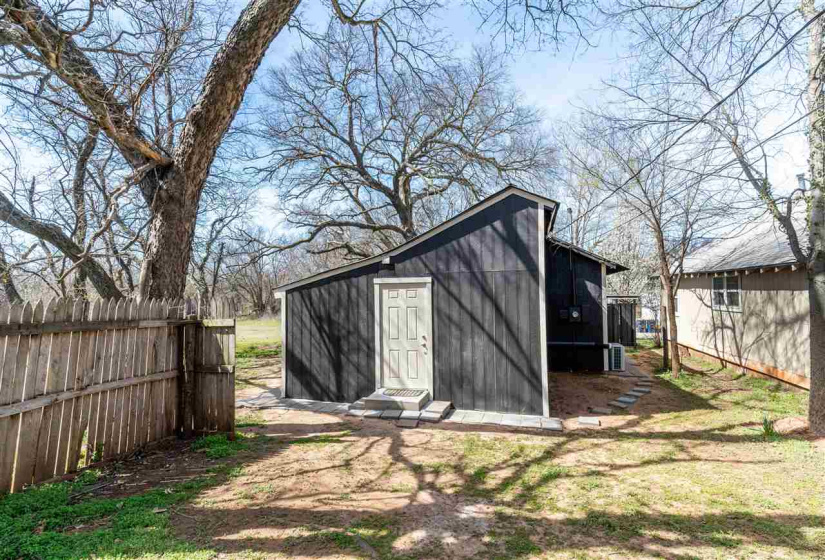 1 Bedroom Bedrooms, ,1 BathroomBathrooms,Residential,Single Family,Husband,1,131659
