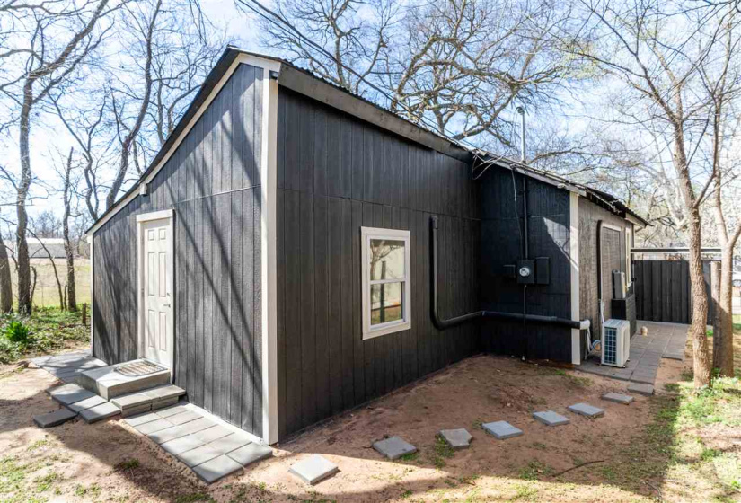 1 Bedroom Bedrooms, ,1 BathroomBathrooms,Residential,Single Family,Husband,1,131659