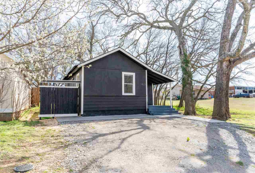 1 Bedroom Bedrooms, ,1 BathroomBathrooms,Residential,Single Family,Husband,1,131659