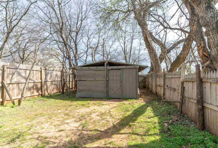 1 Bedroom Bedrooms, ,1 BathroomBathrooms,Residential,Single Family,Husband,1,131659
