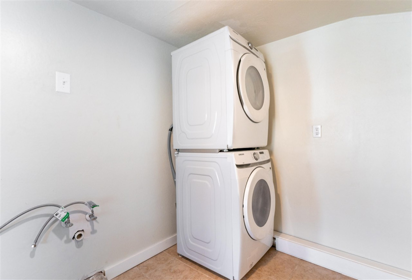 1 Bedroom Bedrooms, ,1 BathroomBathrooms,Residential,Single Family,Husband,1,131659
