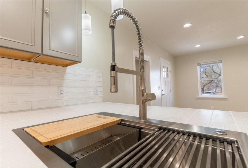 1 Bedroom Bedrooms, ,1 BathroomBathrooms,Residential,Single Family,Husband,1,131659