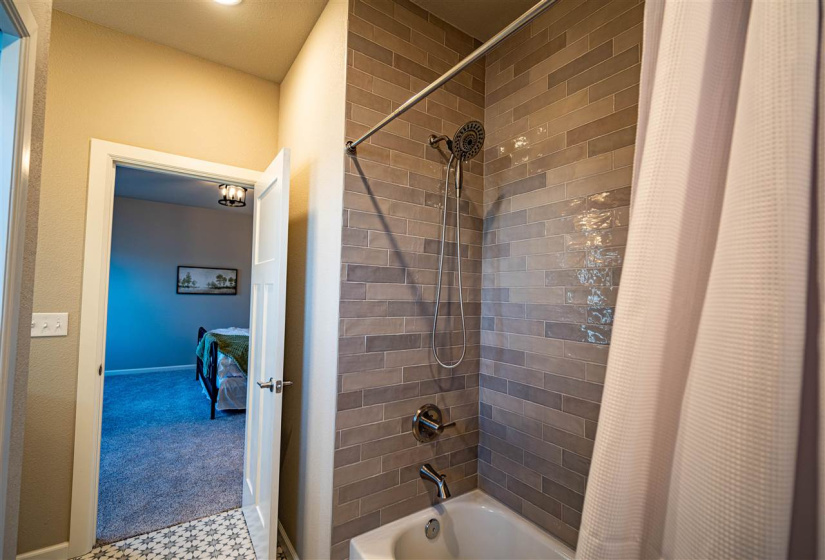4 Bedrooms Bedrooms, ,4 BathroomsBathrooms,Residential,Single Family,122nd,3,131676