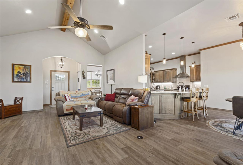 4 Bedrooms Bedrooms, ,3 BathroomsBathrooms,Residential,Ranch/farm,Clay,1,131678