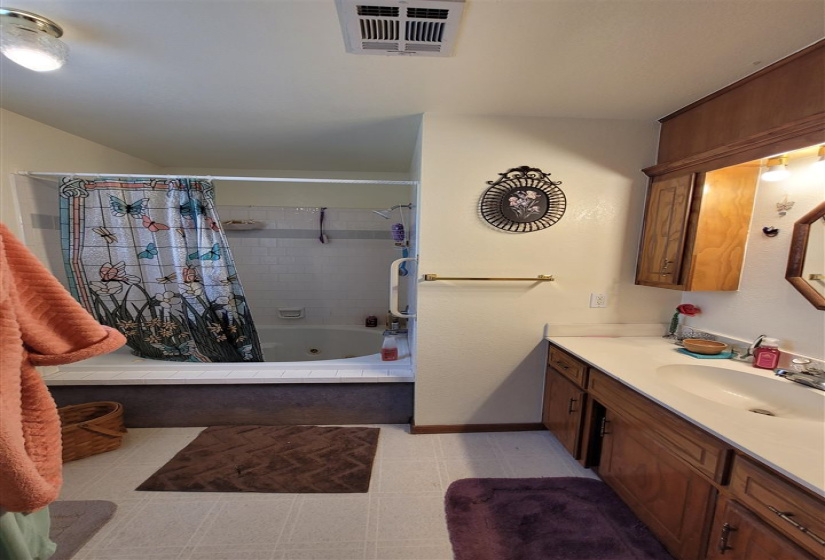 3 Bedrooms Bedrooms, ,2 BathroomsBathrooms,Residential,Single Family,Holly,1,131683