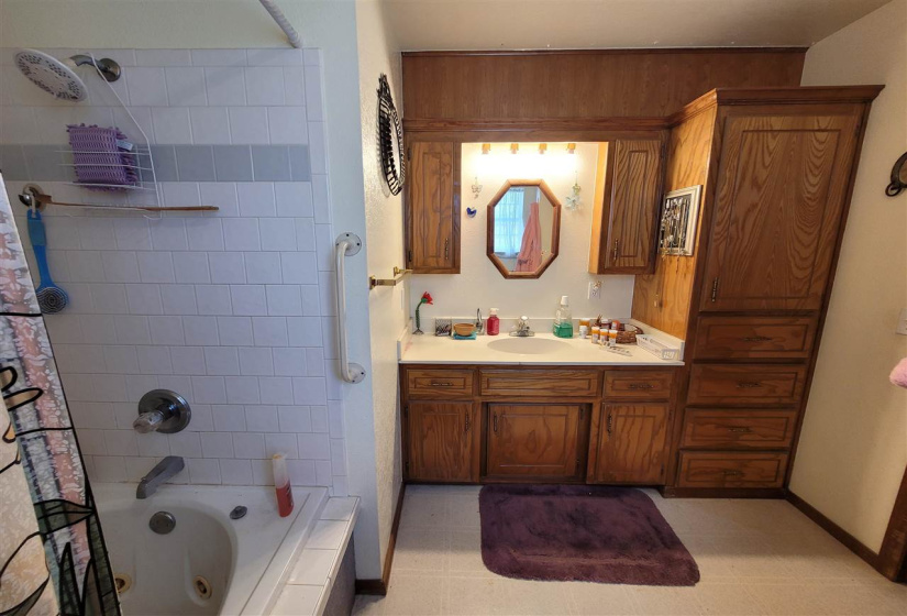 3 Bedrooms Bedrooms, ,2 BathroomsBathrooms,Residential,Single Family,Holly,1,131683