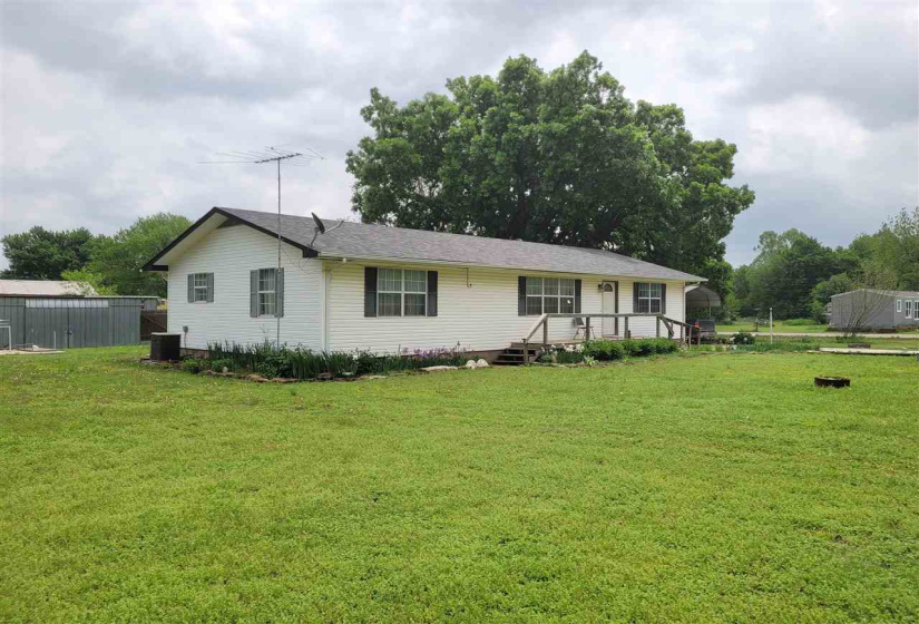 3 Bedrooms Bedrooms, ,2 BathroomsBathrooms,Residential,Single Family,Holly,1,131683