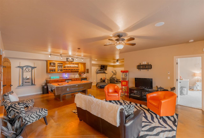 4 Bedrooms Bedrooms, ,3 BathroomsBathrooms,Residential,Single Family,Turtle Pond,2,131703