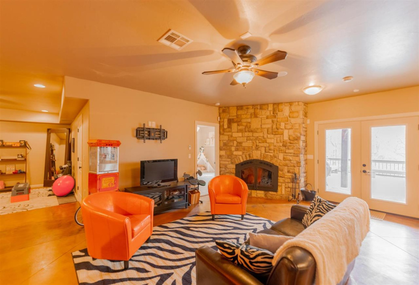 4 Bedrooms Bedrooms, ,3 BathroomsBathrooms,Residential,Single Family,Turtle Pond,2,131703