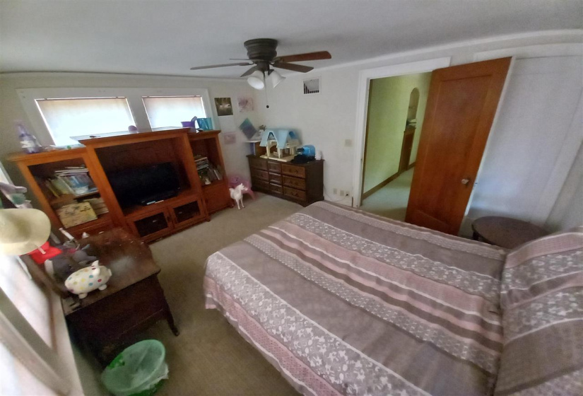 5 Bedrooms Bedrooms, ,5 BathroomsBathrooms,Residential,Single Family,Burford,1.5,131710