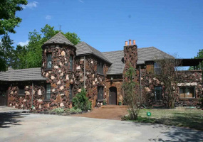 5 Bedrooms Bedrooms, ,5 BathroomsBathrooms,Residential,Single Family,Burford,1.5,131710