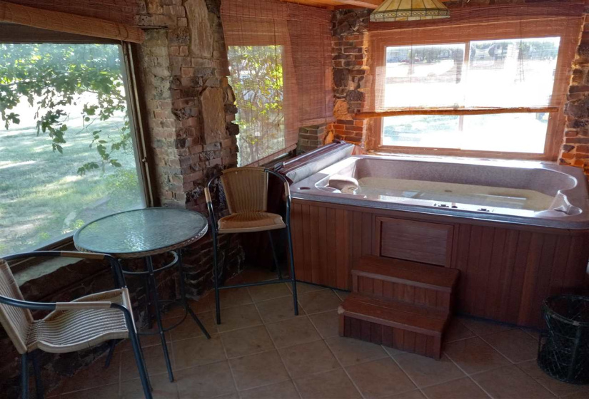 5 Bedrooms Bedrooms, ,5 BathroomsBathrooms,Residential,Single Family,Burford,1.5,131710