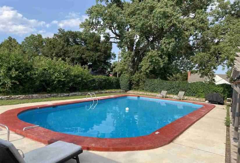 5 Bedrooms Bedrooms, ,5 BathroomsBathrooms,Residential,Single Family,Burford,1.5,131710