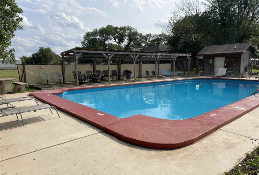 5 Bedrooms Bedrooms, ,5 BathroomsBathrooms,Residential,Single Family,Burford,1.5,131710