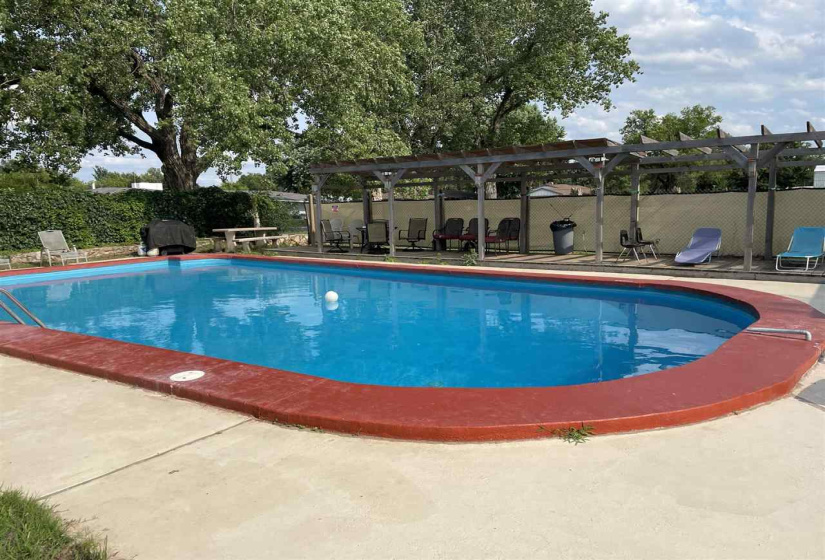 5 Bedrooms Bedrooms, ,5 BathroomsBathrooms,Residential,Single Family,Burford,1.5,131710