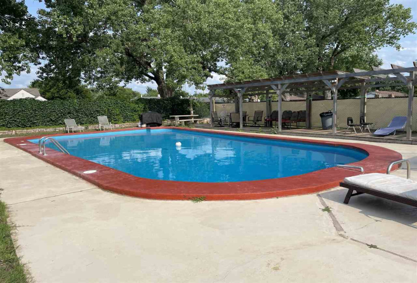 5 Bedrooms Bedrooms, ,5 BathroomsBathrooms,Residential,Single Family,Burford,1.5,131710