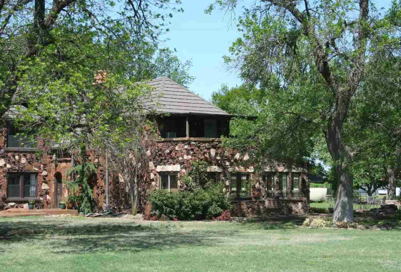 5 Bedrooms Bedrooms, ,5 BathroomsBathrooms,Residential,Single Family,Burford,1.5,131710