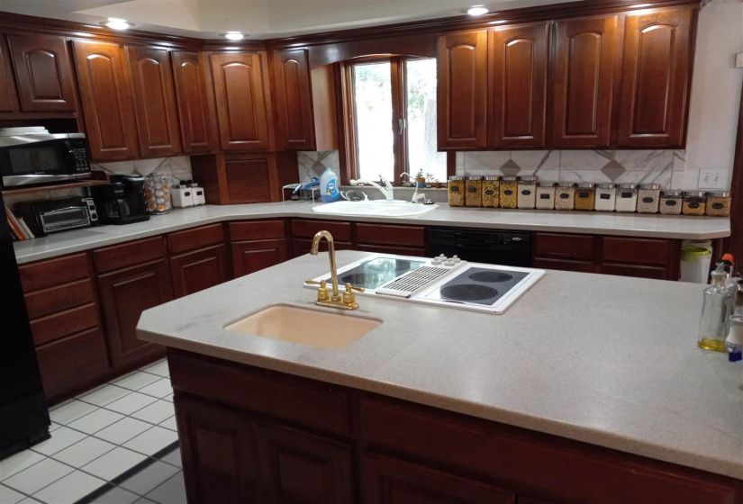 5 Bedrooms Bedrooms, ,5 BathroomsBathrooms,Residential,Single Family,Burford,1.5,131710