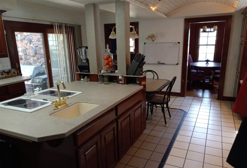 5 Bedrooms Bedrooms, ,5 BathroomsBathrooms,Residential,Single Family,Burford,1.5,131710