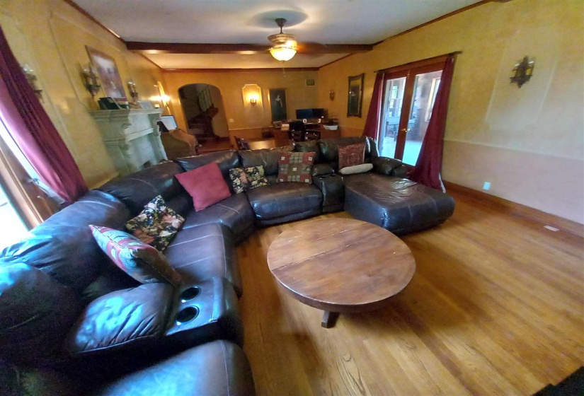 5 Bedrooms Bedrooms, ,5 BathroomsBathrooms,Residential,Single Family,Burford,1.5,131710