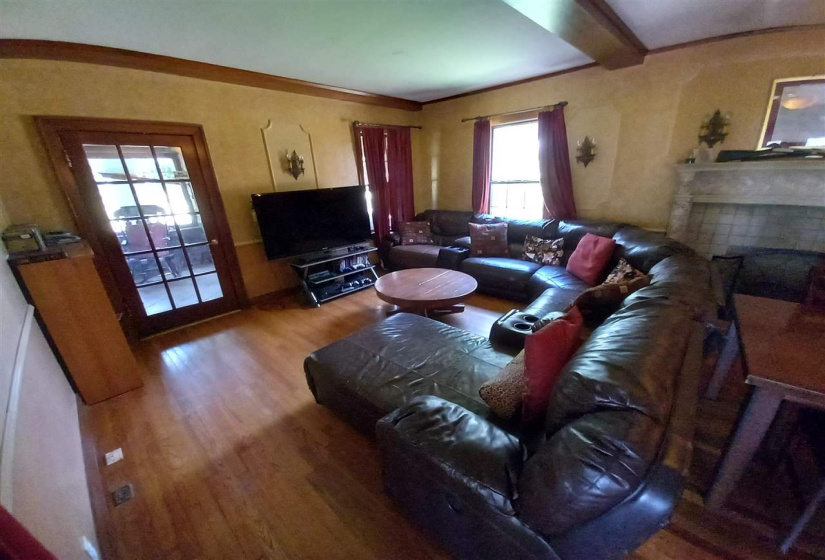 5 Bedrooms Bedrooms, ,5 BathroomsBathrooms,Residential,Single Family,Burford,1.5,131710