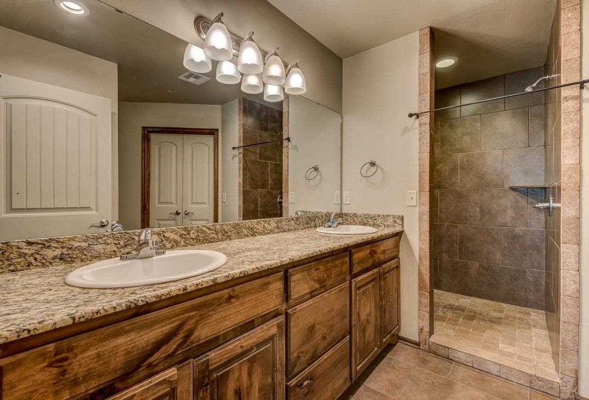 4 Bedrooms Bedrooms, ,2 BathroomsBathrooms,Residential,Single Family,Carnes,1,131713