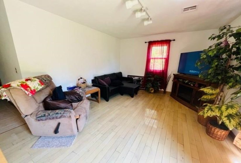 3 Bedrooms Bedrooms, ,2 BathroomsBathrooms,Residential,Single Family,Tower Estates,1.5,131720