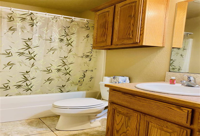 3 Bedrooms Bedrooms, ,2 BathroomsBathrooms,Residential,Single Family,DALTON,1,131723