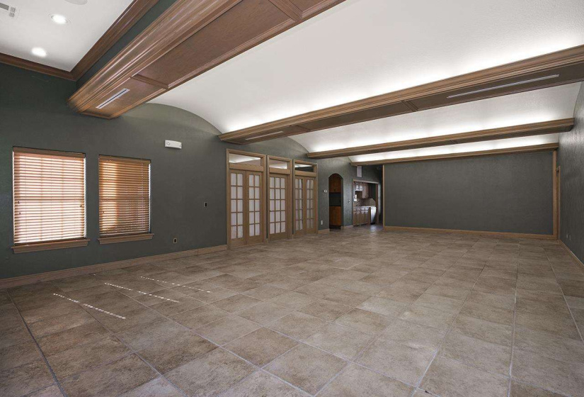 6 BathroomsBathrooms,Commercial/industrial,Commercial,Lakeview,2,131724